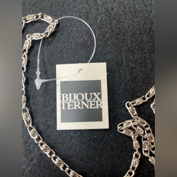 Silver colored BIJOUX TERNER Polyester glam clutch with chain strap, NWT - Picture 3 of 7